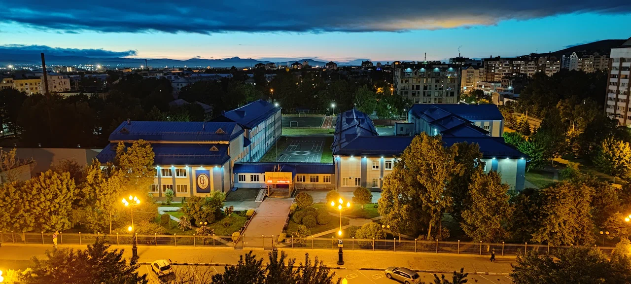 Фотография школы.